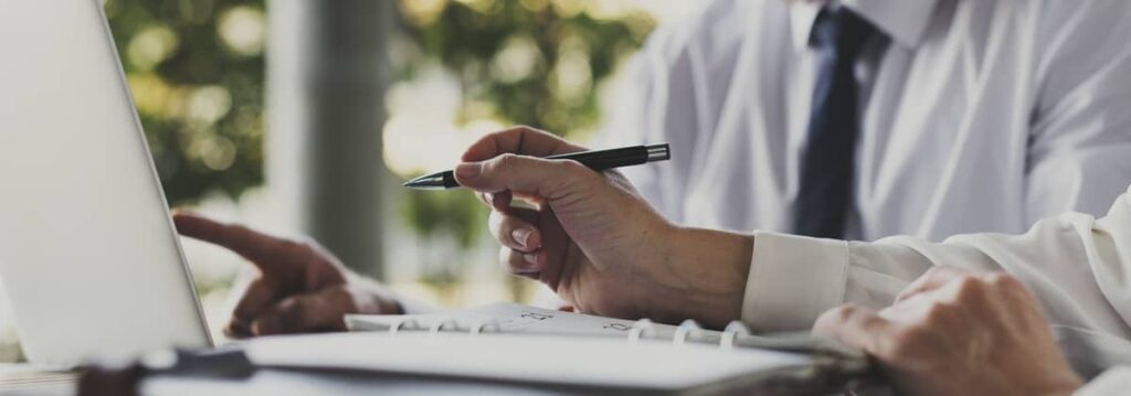 estudiante de derecho online argentina estudiando abogacía a distancia